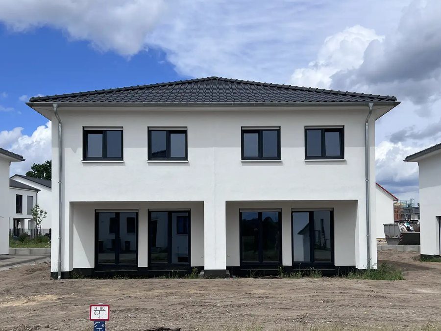 Neubau-Doppelhaus im Berliner Umland, Aufnahme aus einem BBI-Objekt